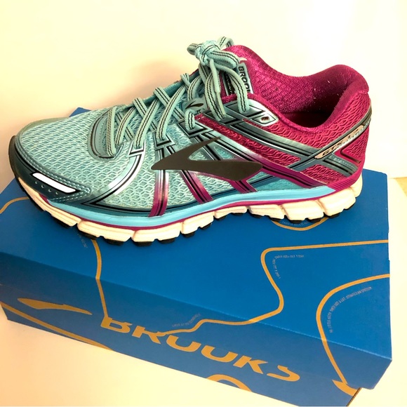 Brooks Adrenaline GTS 17 Running Shoe - Picture 3 of 11